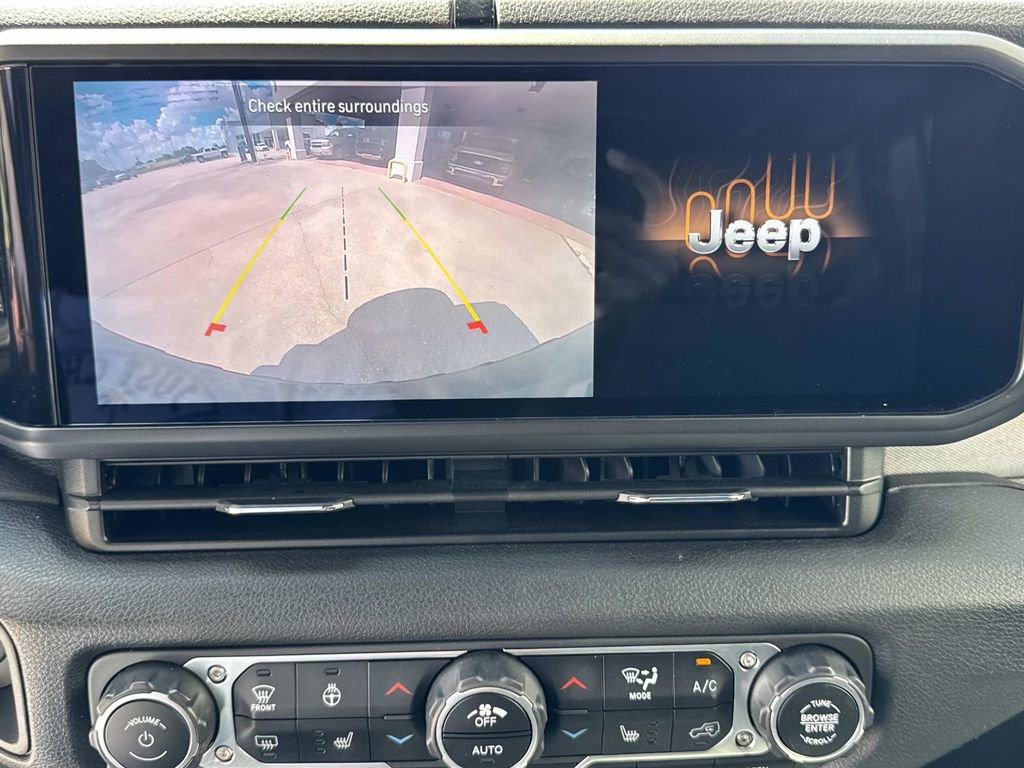 Used 2024 Jeep Wrangler Unlimited image 43