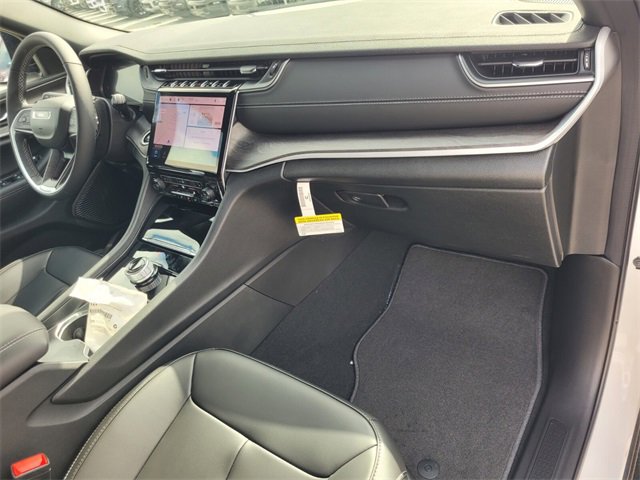 New 2025 Jeep Grand Cherokee Limited image 16