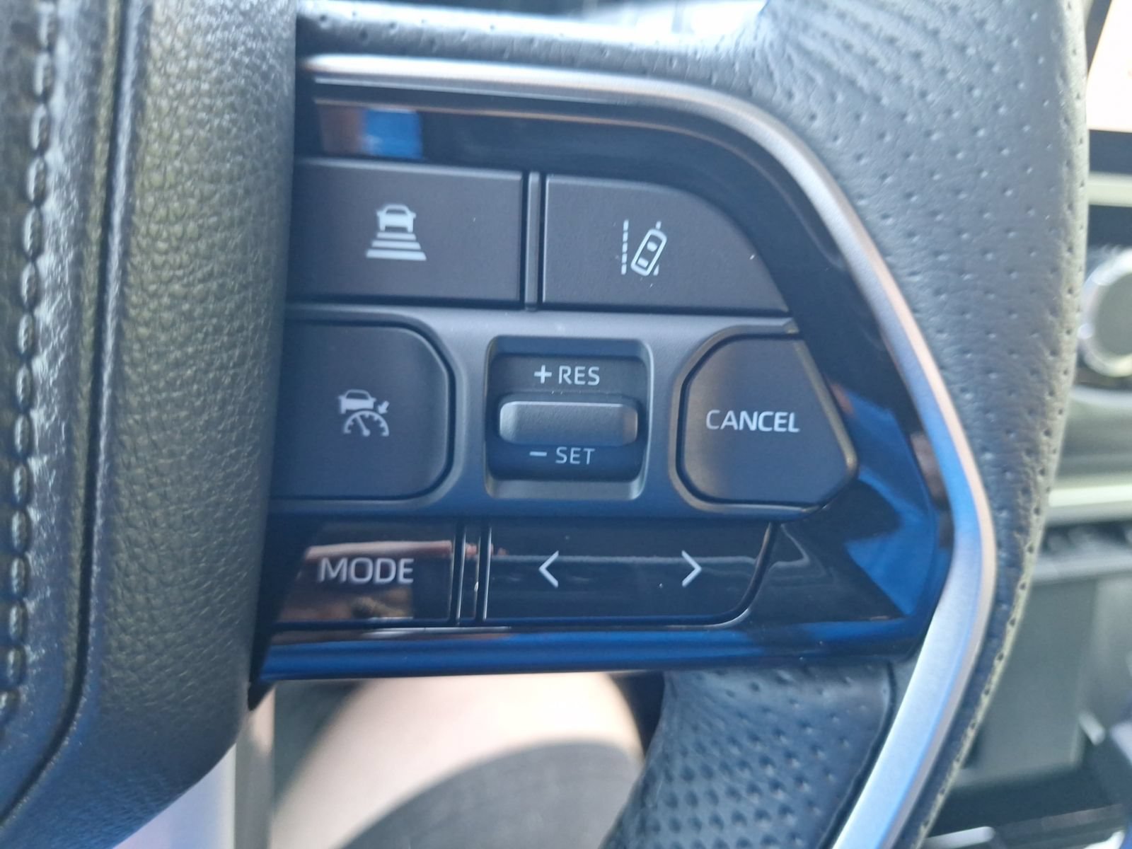 Used 2025 Toyota Sequoia Platinum AWD/4WD image 20