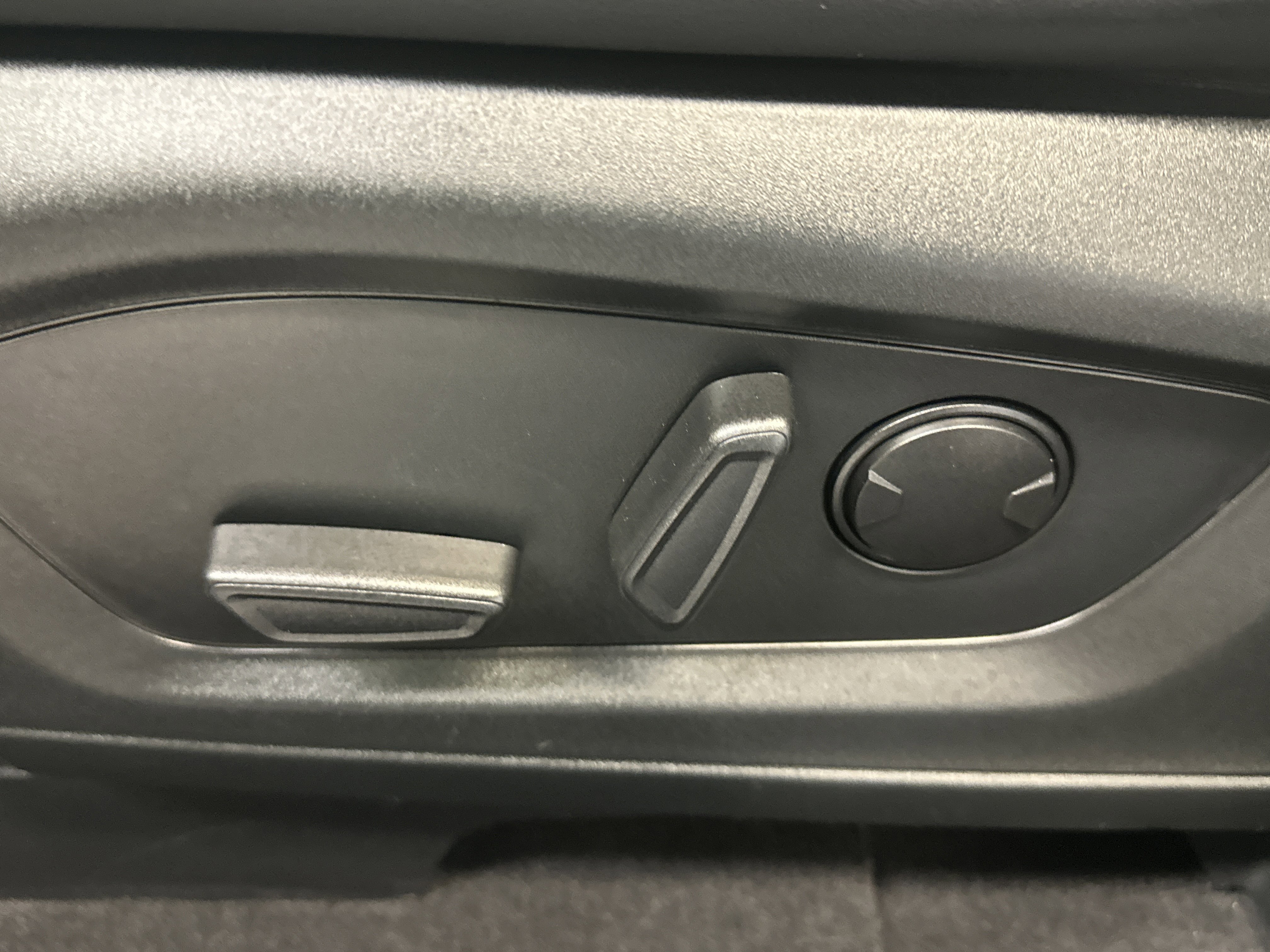 Certified 2022 Ford Explorer XLT w/ Equipment Group 202A image 24