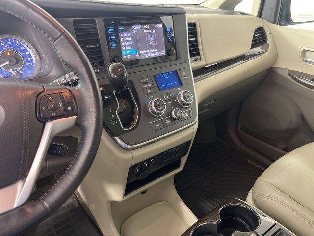 Used 2015 Toyota Sienna XLE image 14