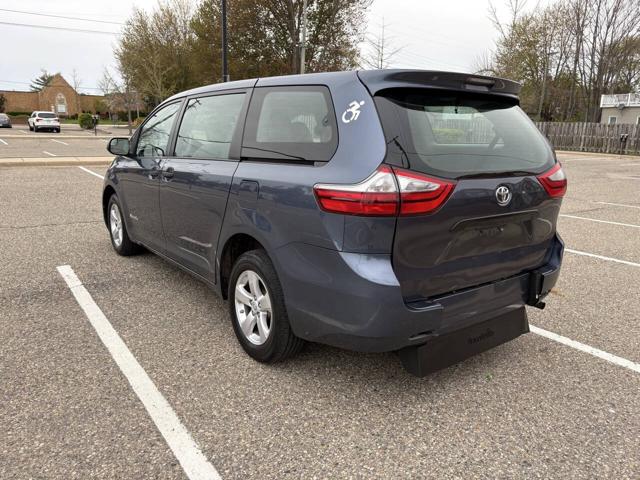 Used 2017 Toyota Sienna L FWD image 15