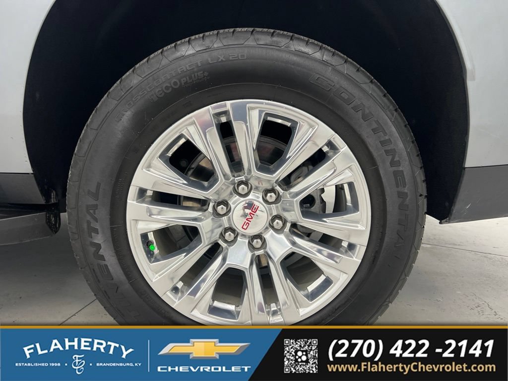 Used 2025 GMC Yukon XL Denali AWD/4WD image 18