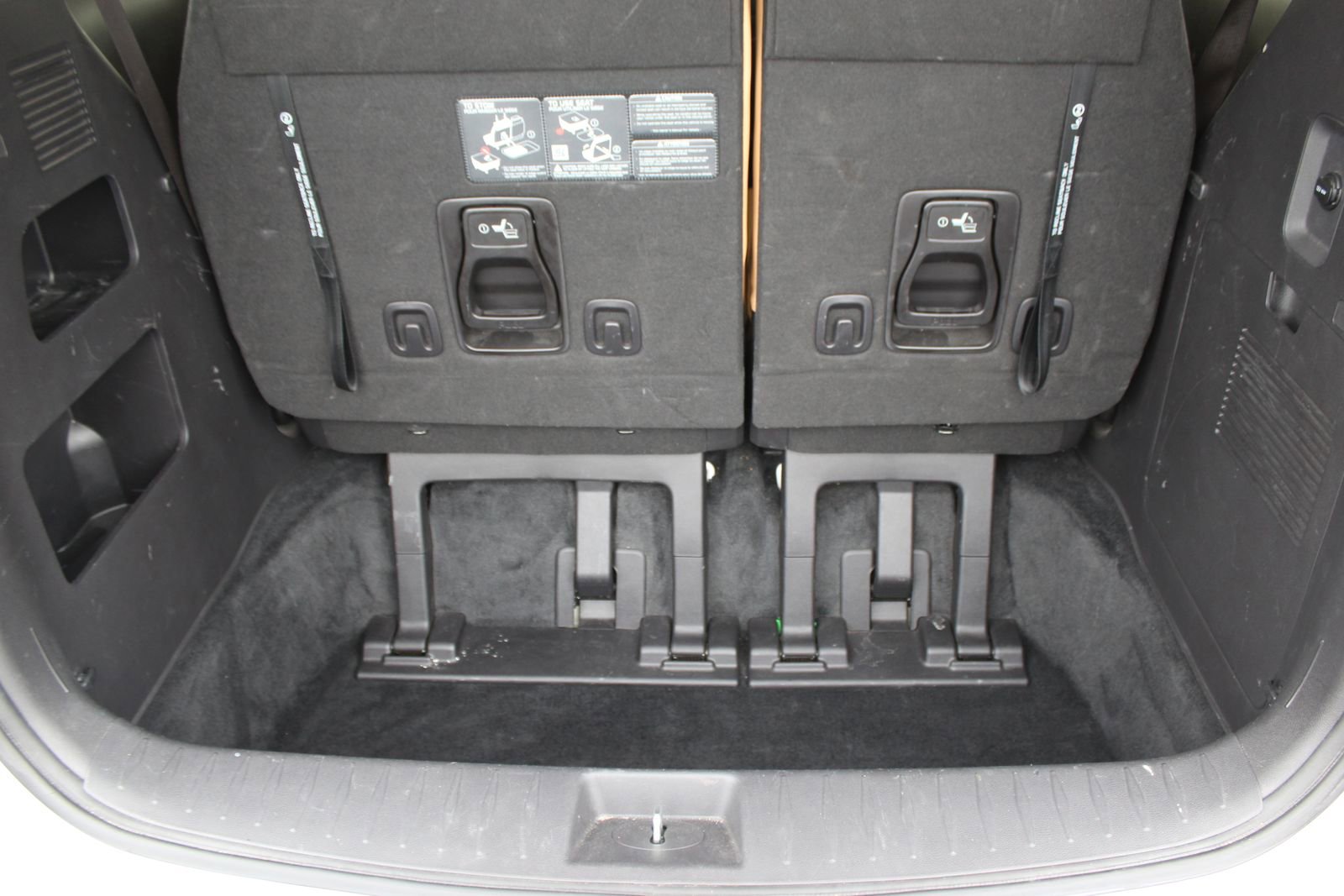 Used 2024 Kia Carnival EX image 19