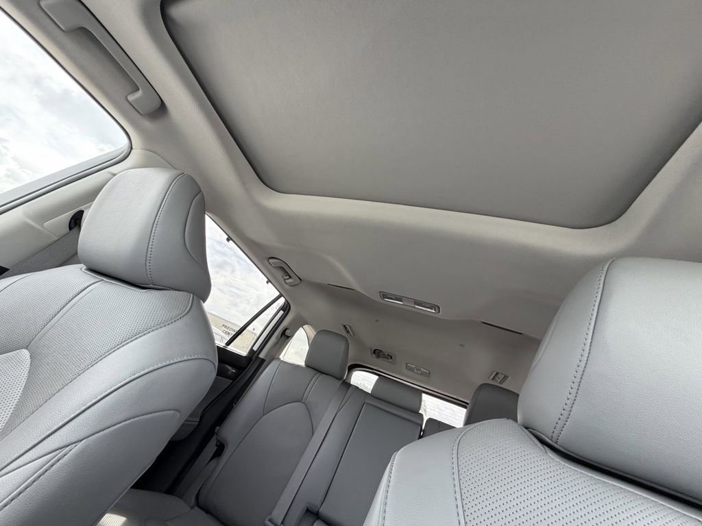 Used 2023 Toyota Highlander Limited AWD/4WD image 33