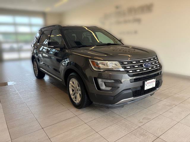 Used 2017 Ford Explorer XLT w/ Equipment Group 201A FWD image 4