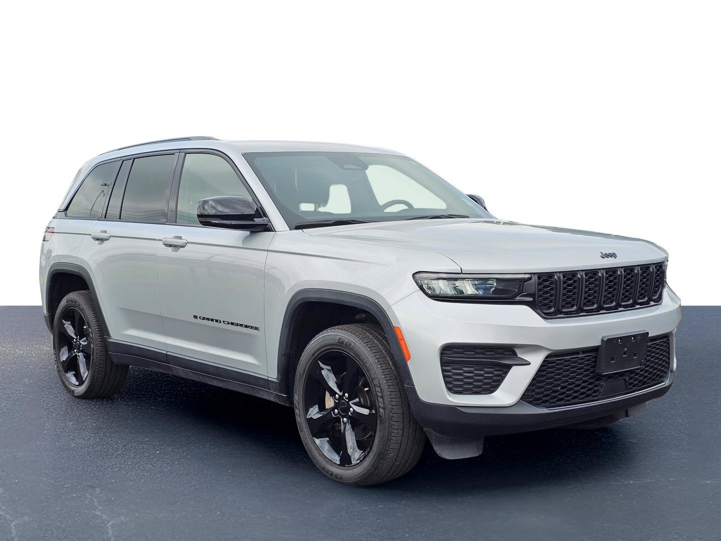 Used 2023 Jeep Grand Cherokee Altitude AWD/4WD image 5