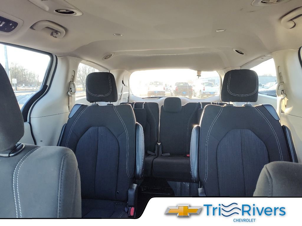 Used 2023 Chrysler Voyager LX image 16