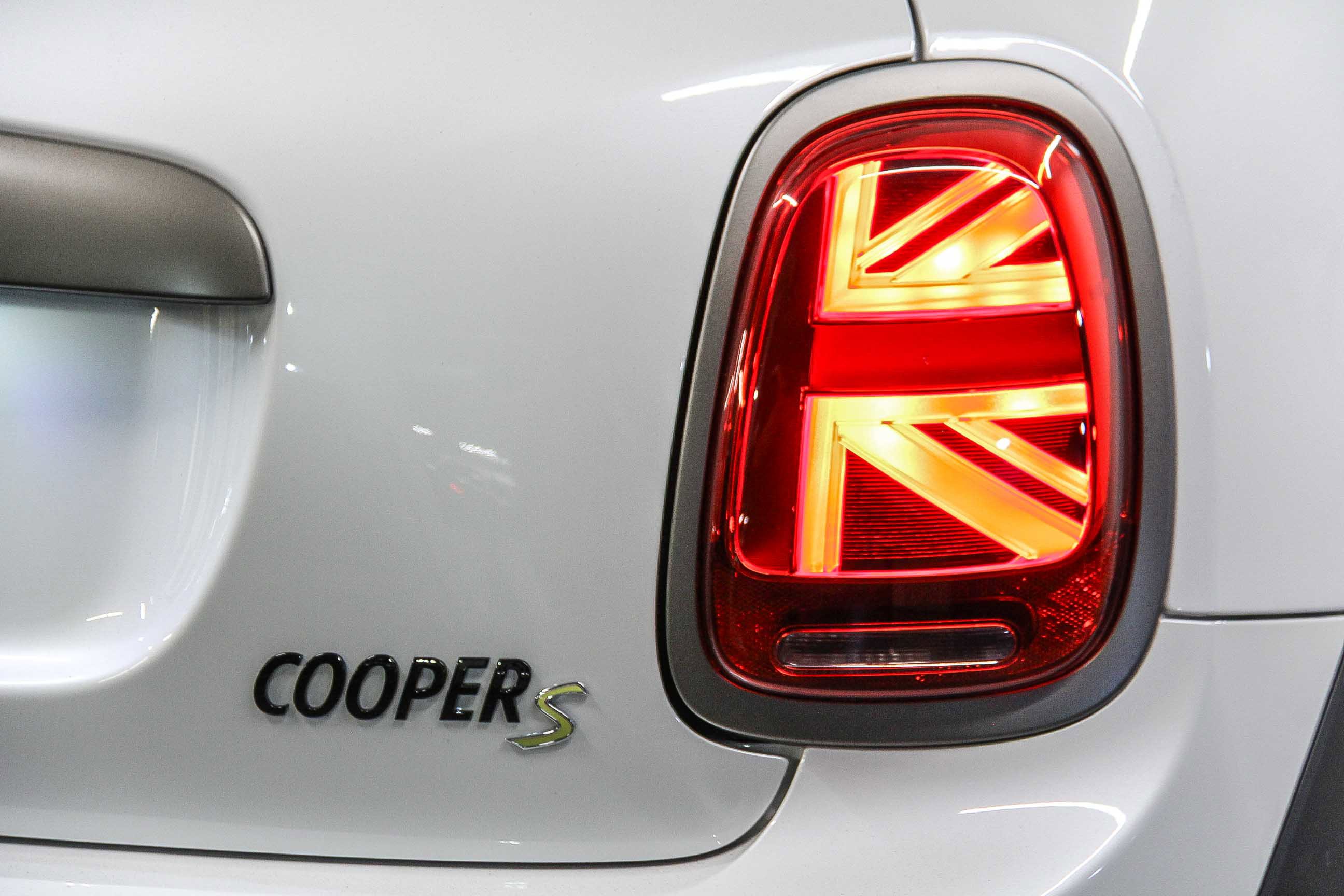 Certified 2024 MINI Cooper SE w/ MINI Resolute Edition image 7