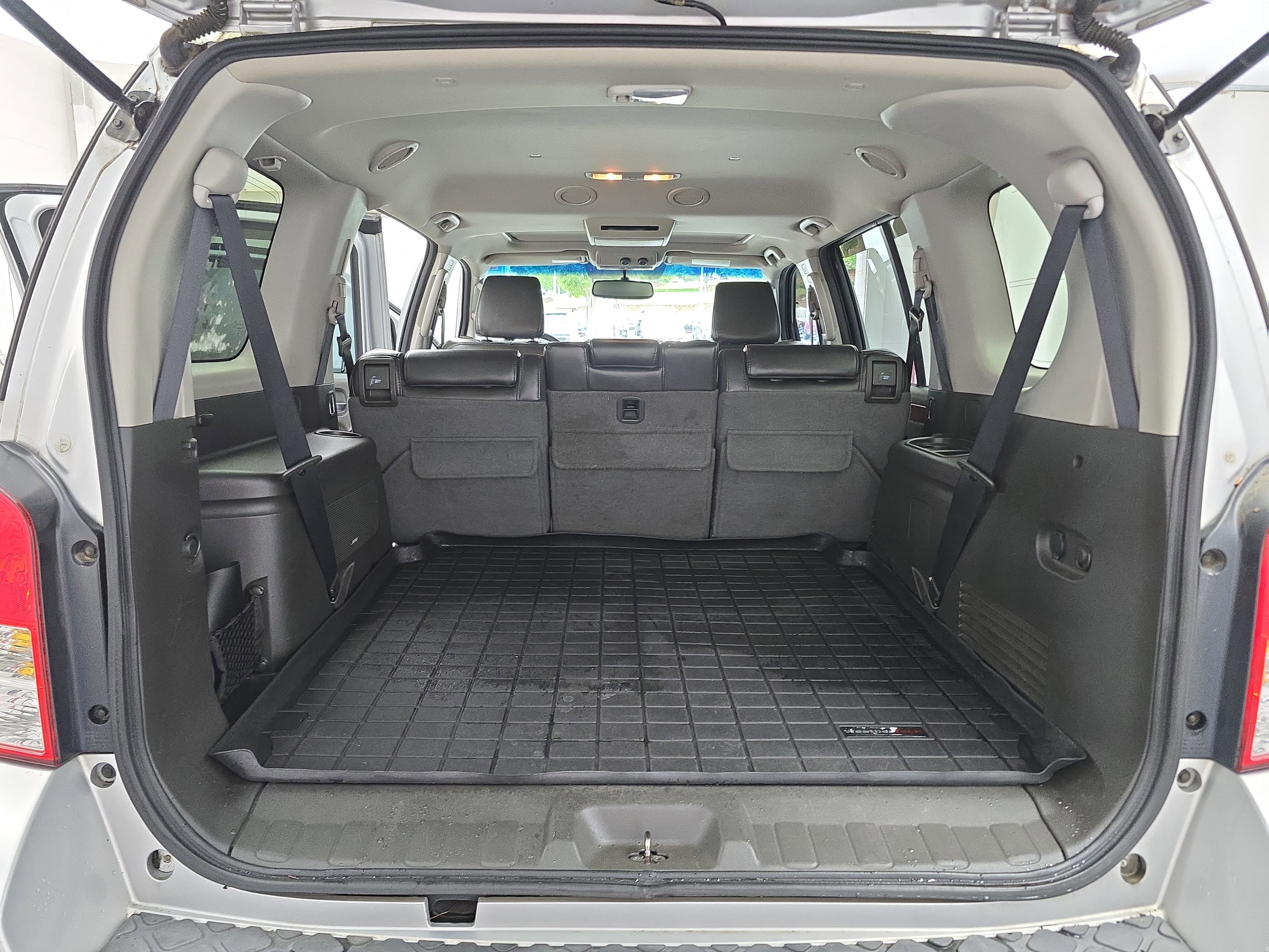 Used 2010 Nissan Pathfinder LE w/ Navigation Pkg AWD/4WD image 12