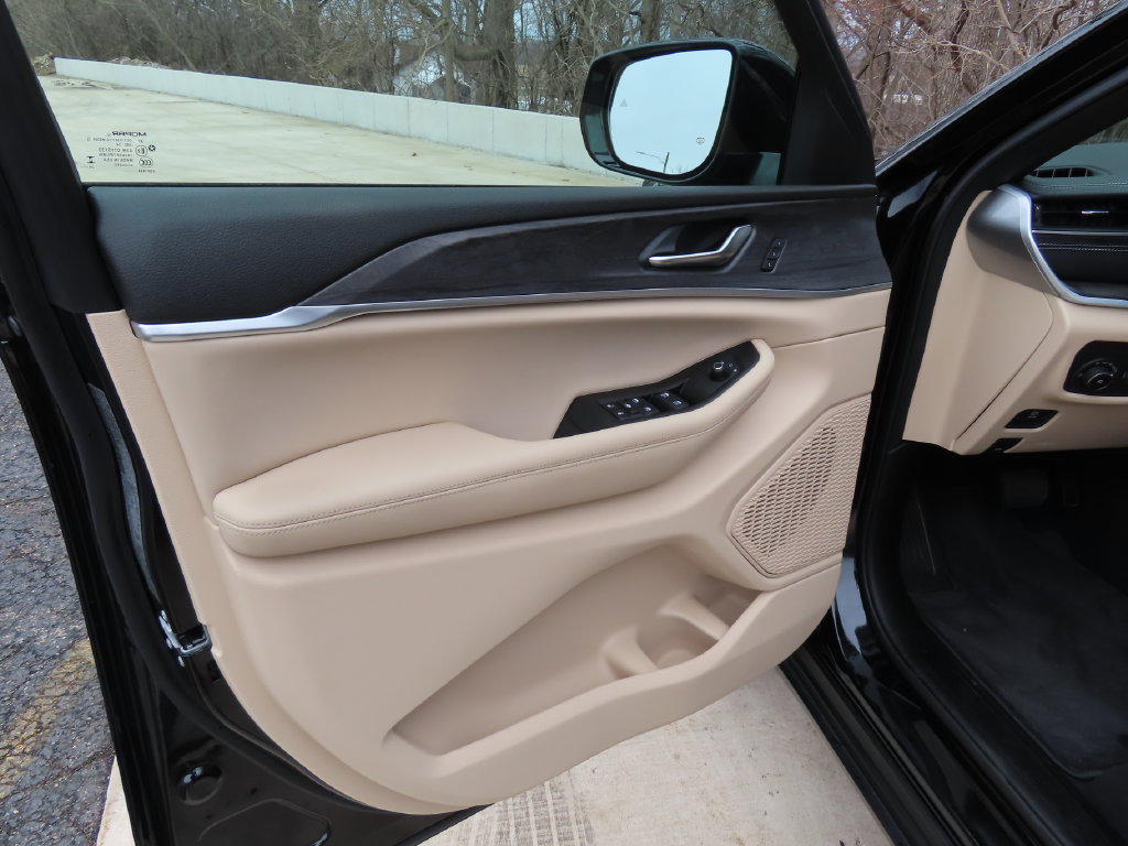 Used 2025 Jeep Grand Cherokee Limited AWD/4WD image 26
