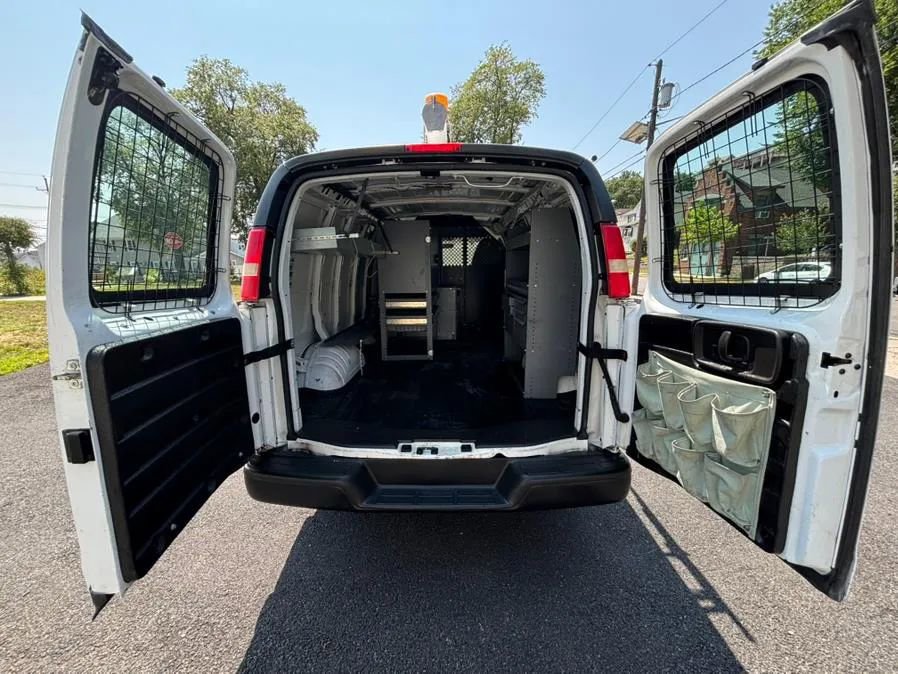 Used 2011 Chevrolet Express 2500 image 26