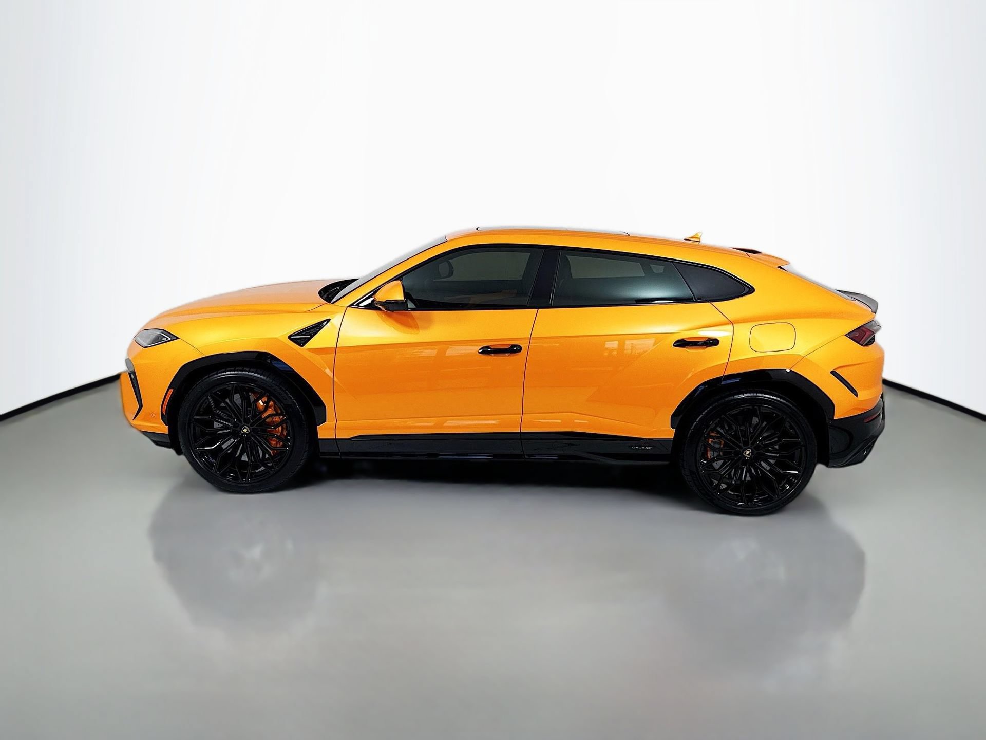 Used 2025 Lamborghini Urus SE AWD/4WD image 4