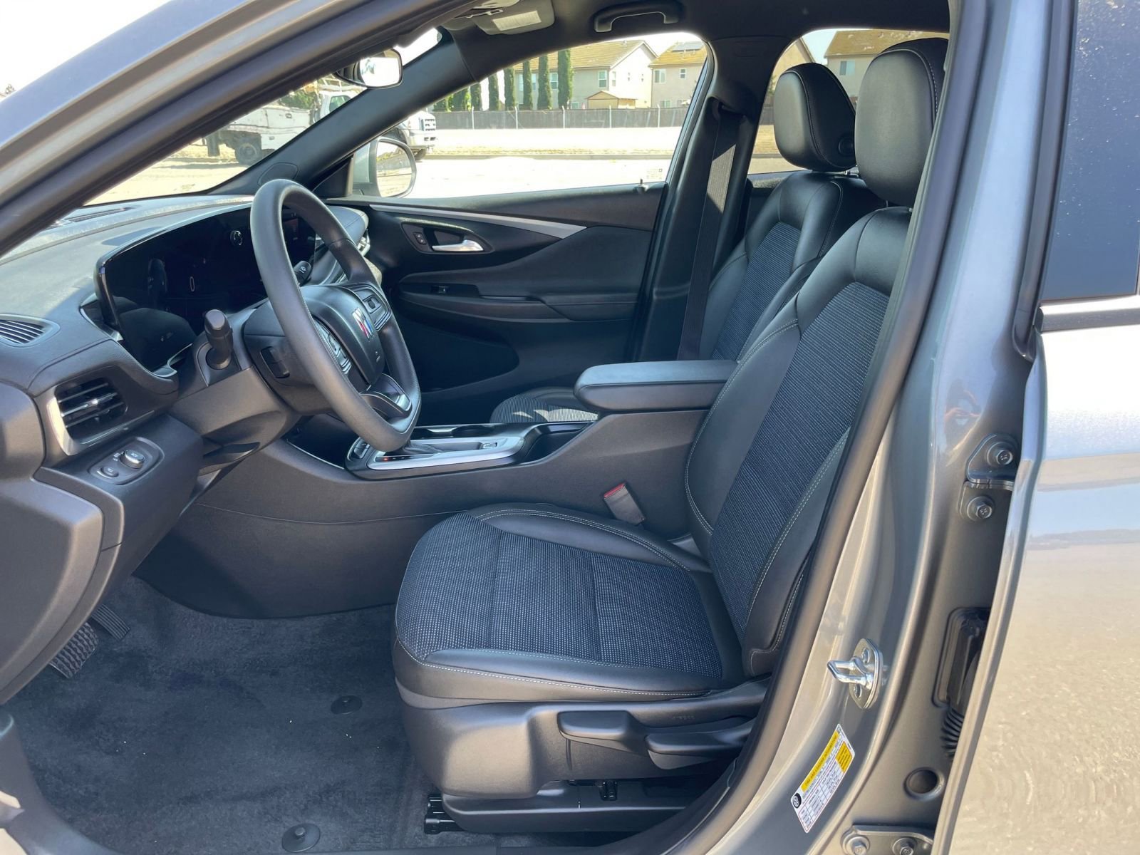 Used 2025 Buick Envista Preferred image 27