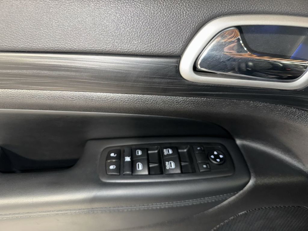 Used 2021 Jeep Grand Cherokee Laredo X image 20