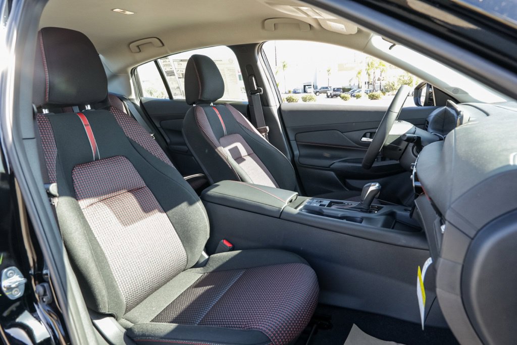 New 2026 Nissan Sentra SR w/ Floor Mat Package FWD image 19