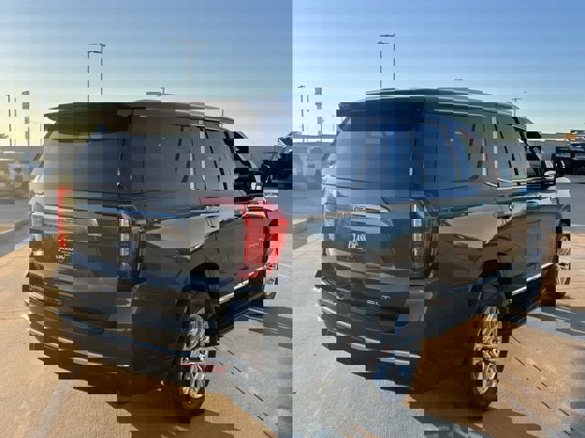 Used 2021 GMC Yukon SLT w/ SLT Luxury Plus Package image 5