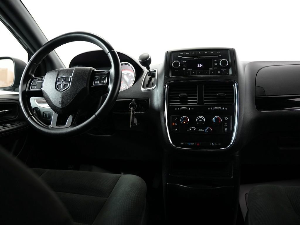 Used 2015 Dodge Grand Caravan SE image 10