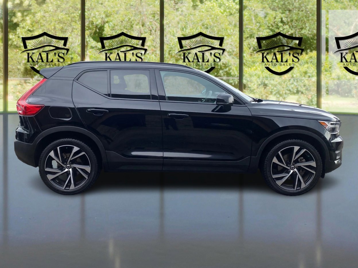 Used 2021 Volvo XC40 T5 R-Design image 4