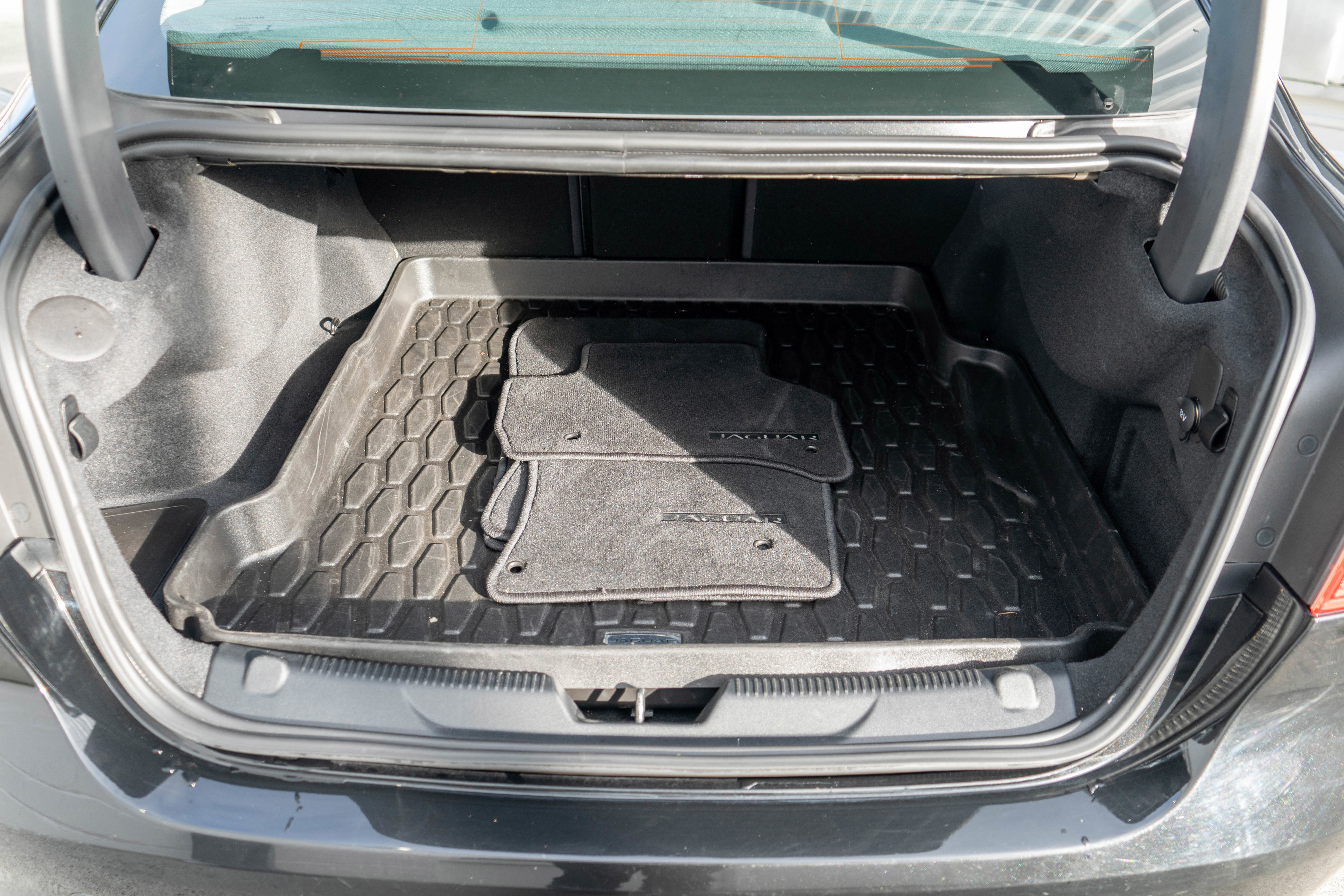 Used 2018 Jaguar XE Prestige image 33