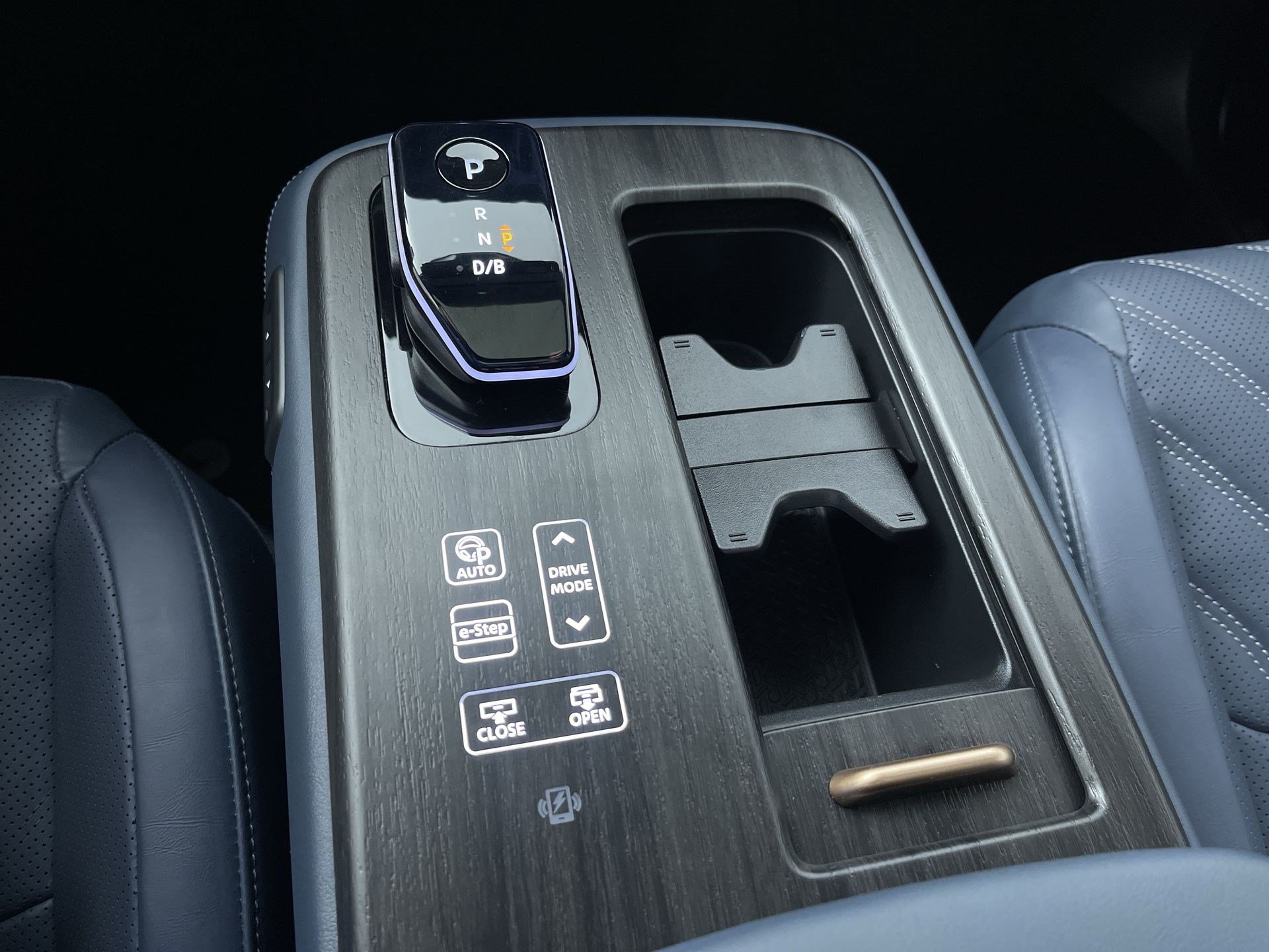 Certified 2024 Nissan Ariya AWD image 22