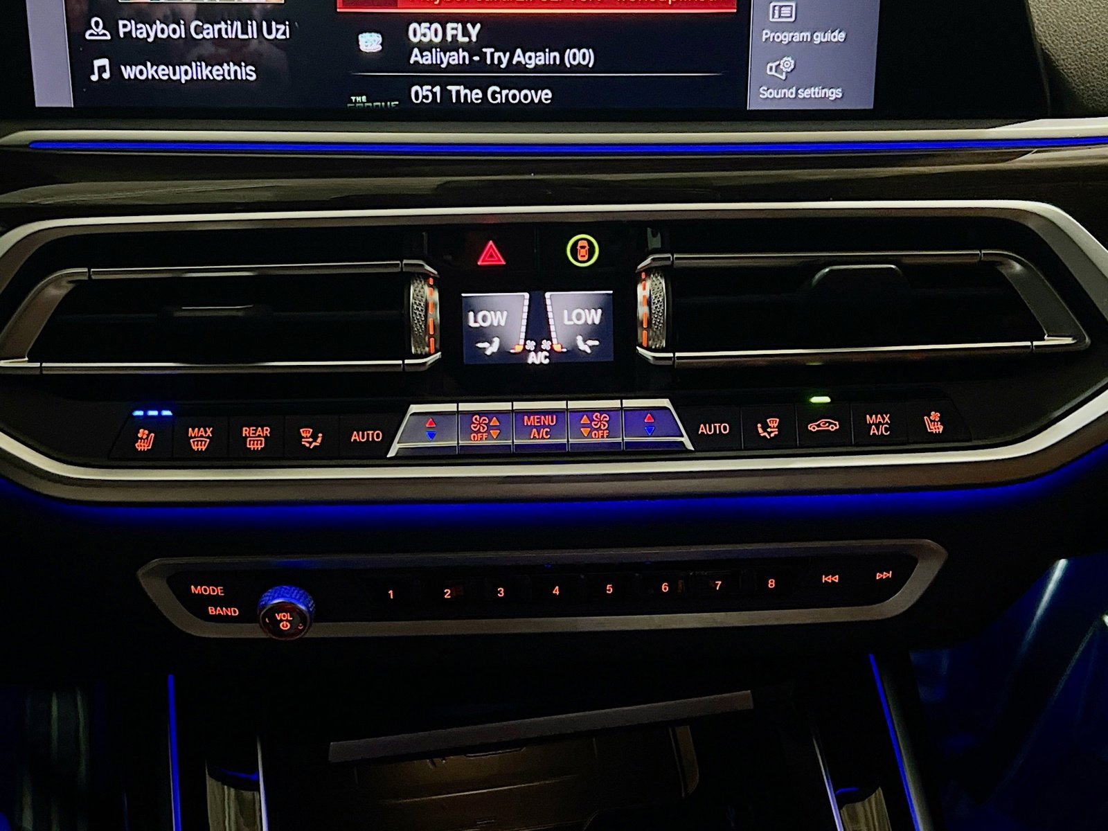 Used 2020 BMW X7 M50i w/ Executive Package image 12