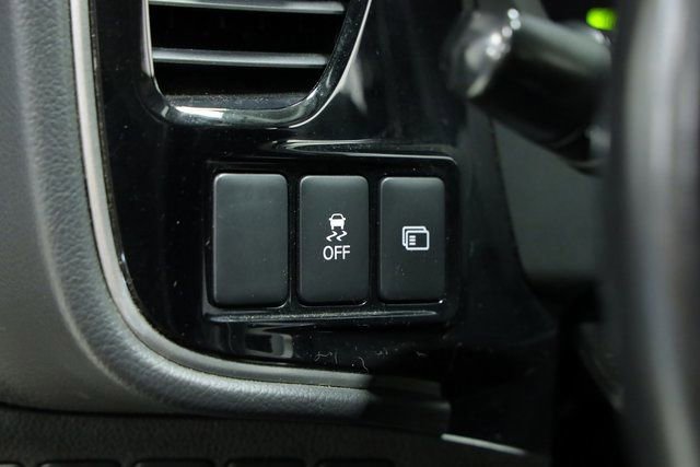 Used 2018 Mitsubishi Outlander SEL image 24