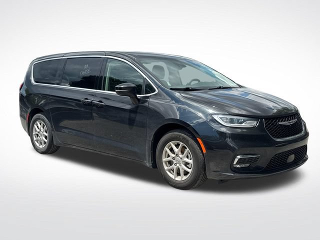 Used 2024 Chrysler Pacifica Touring-L FWD image 9