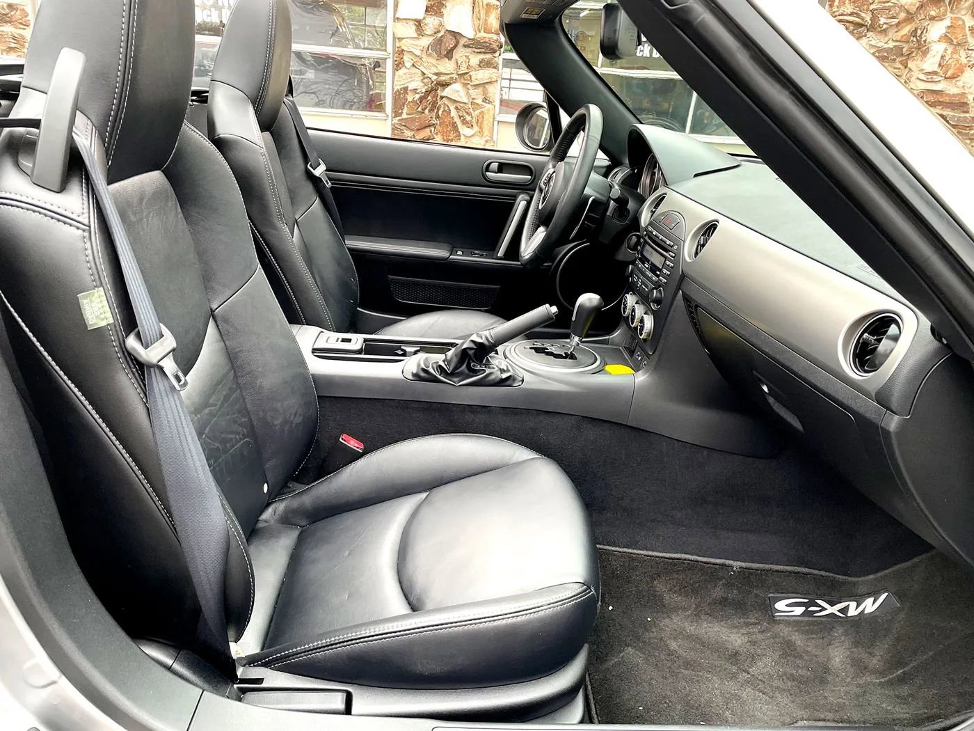 Used 2010 MAZDA MX-5 Miata Grand Touring w/ Premium Pkg image 16