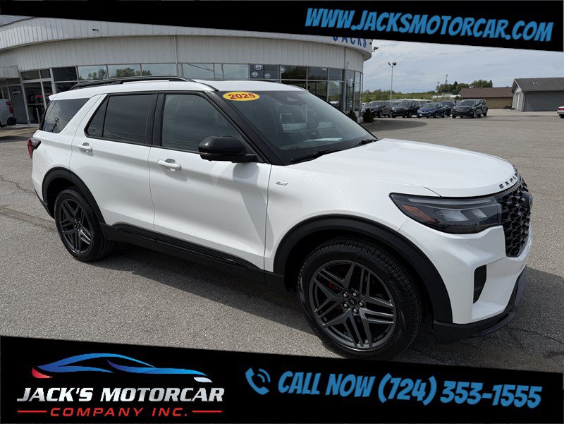 Used 2025 Ford Explorer ST-Line w/ ST-Line Street Pack AWD/4WD image 12