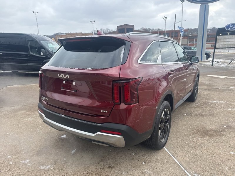 Used 2025 Kia Sorento S image 7