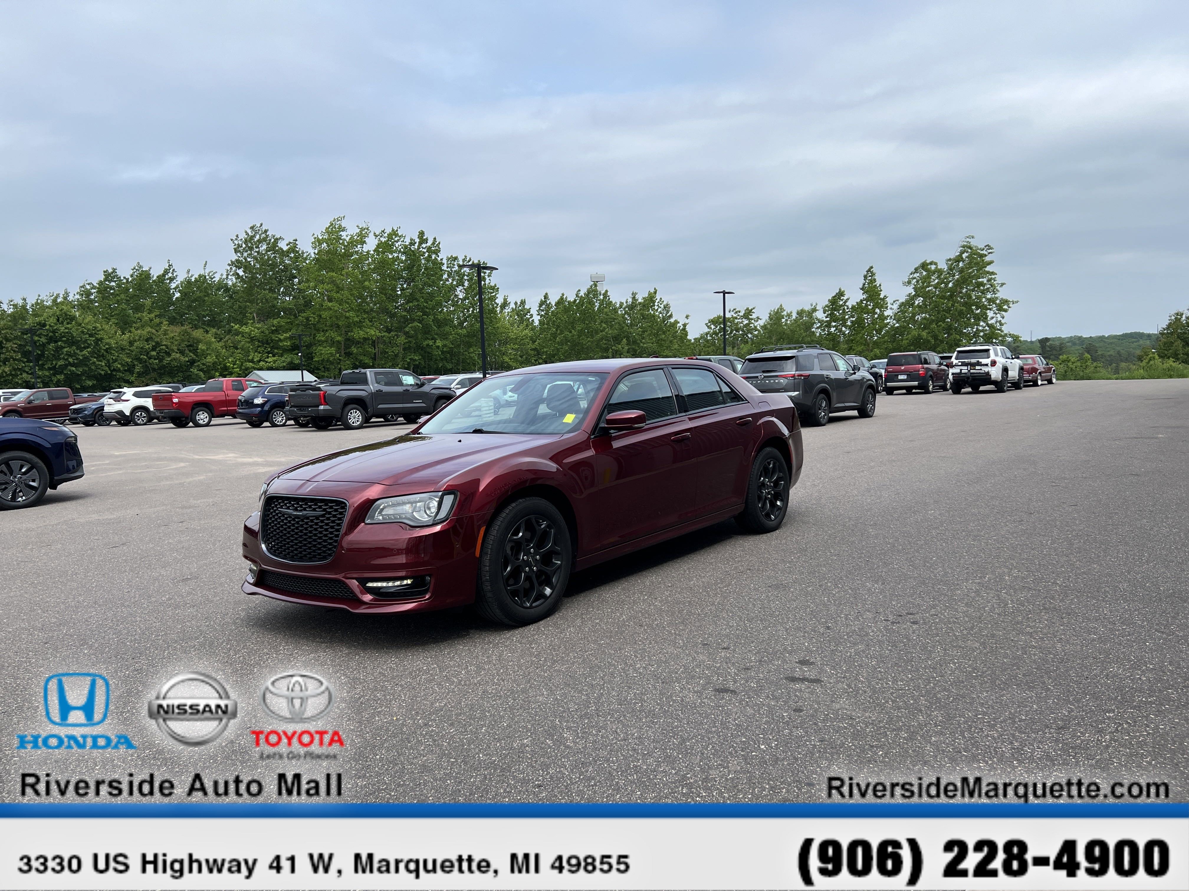 Used 2023 Chrysler 300 Touring L w/ Comfort Group image 3