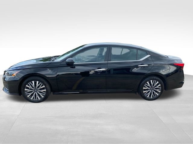 Used 2025 Nissan Altima 2.5 SV image 2