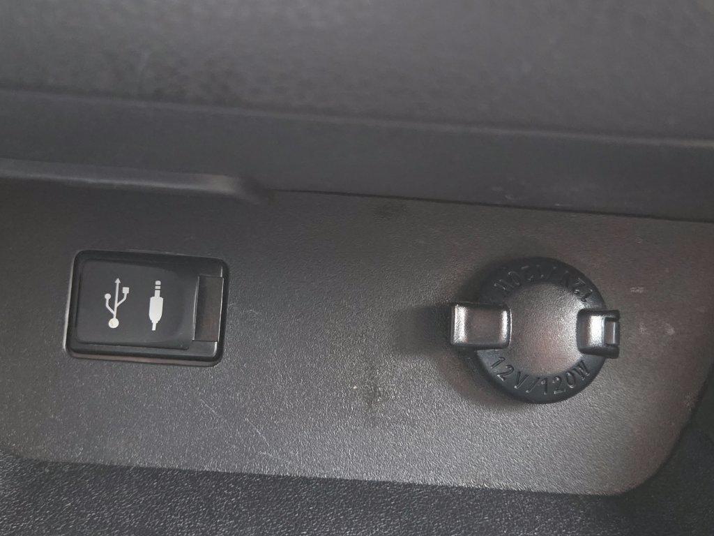 Used 2015 Toyota Highlander Plus FWD image 12