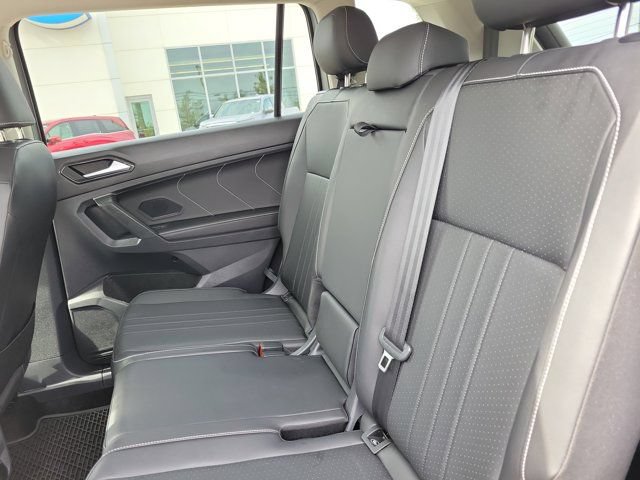 Used 2024 Volkswagen Tiguan SE FWD image 15