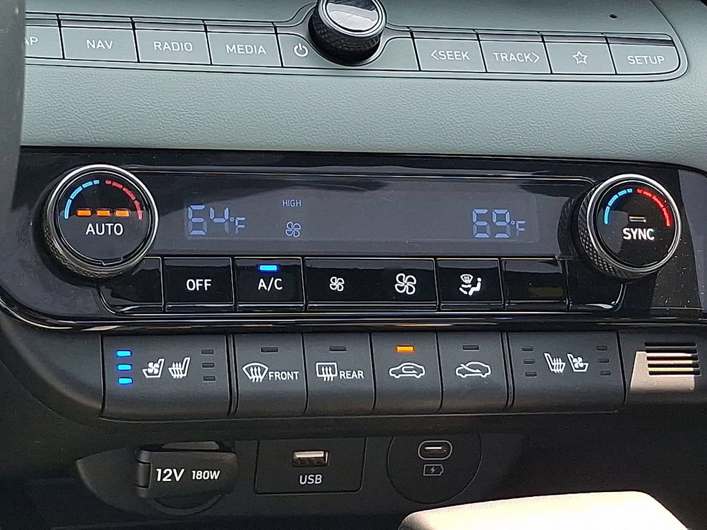 Used 2025 Hyundai Elantra Limited FWD image 21