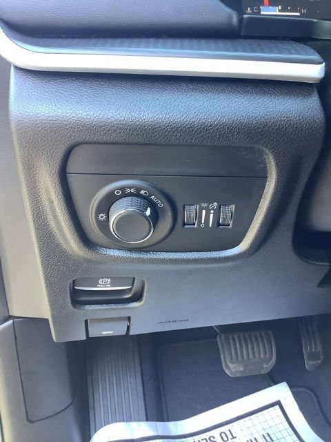 Used 2023 Jeep Grand Cherokee Altitude AWD/4WD image 31