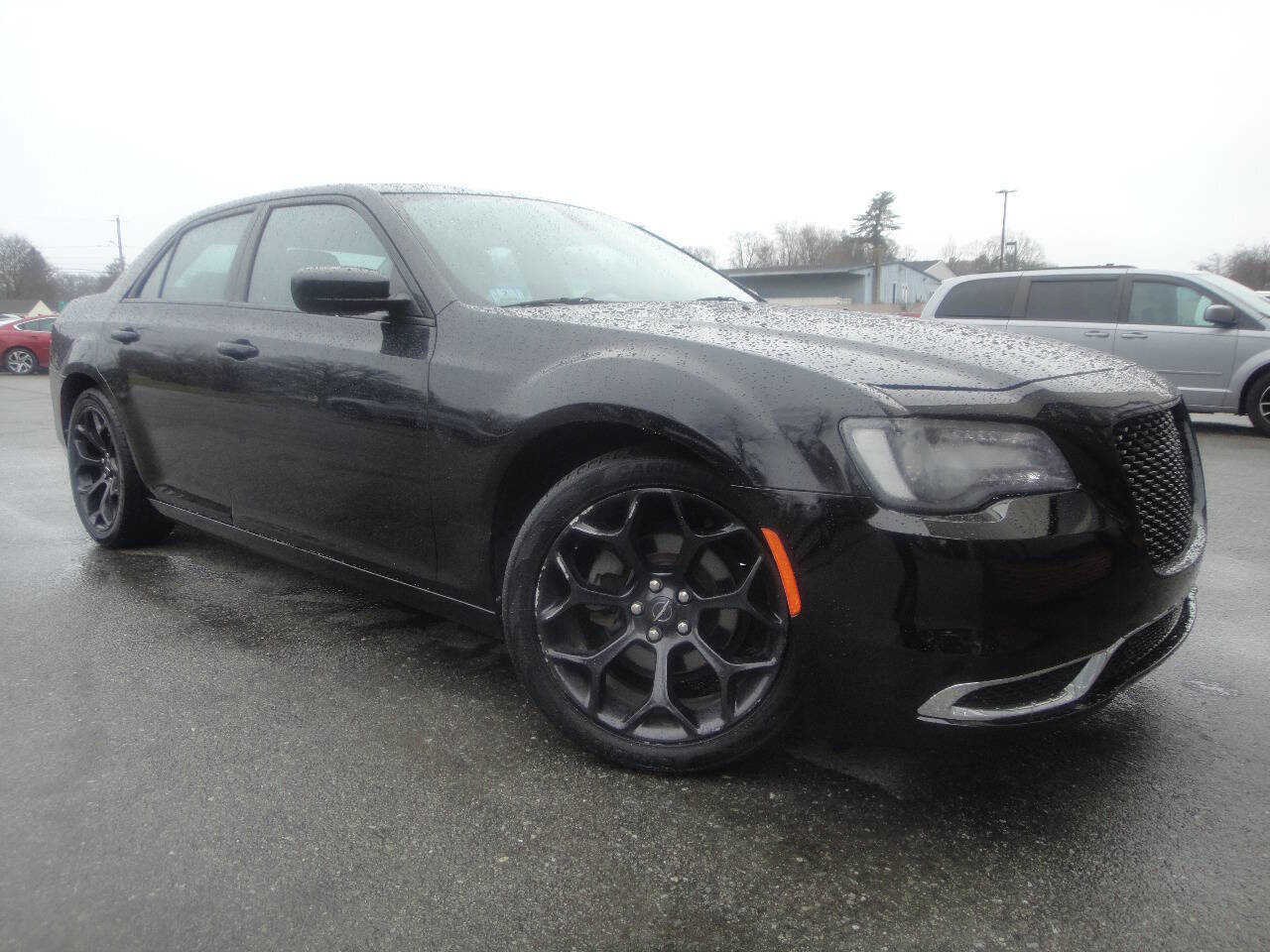Used 2019 Chrysler 300 Touring w/ Sport Appearance Package image 3