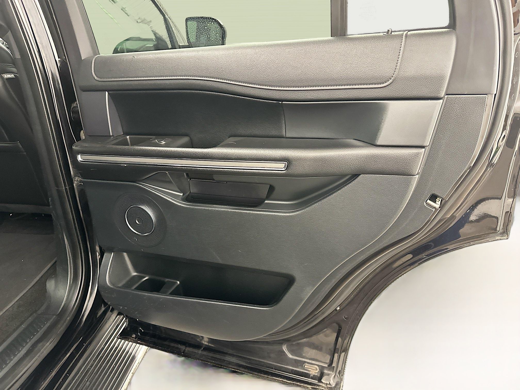 Used 2020 Ford Expedition XLT w/ Equipment Group 202A AWD/4WD image 33