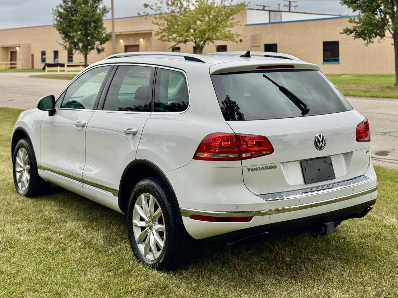 Used 2017 Volkswagen Touareg Sport image 6