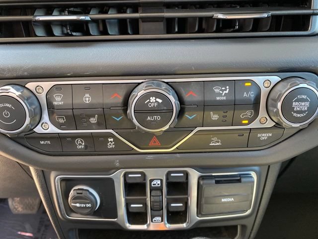 Used 2025 Jeep Wrangler Unlimited Sahara AWD/4WD image 10