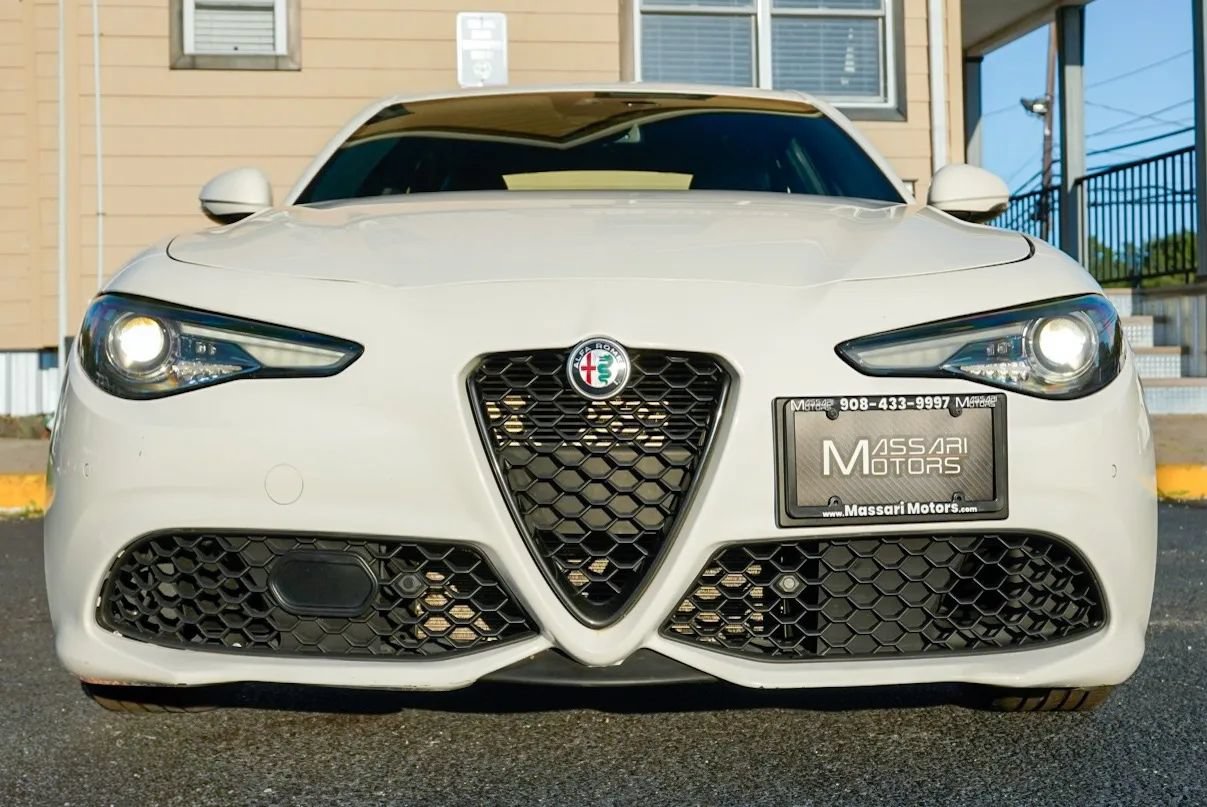 Used 2022 Alfa Romeo Giulia Sprint AWD/4WD image 2
