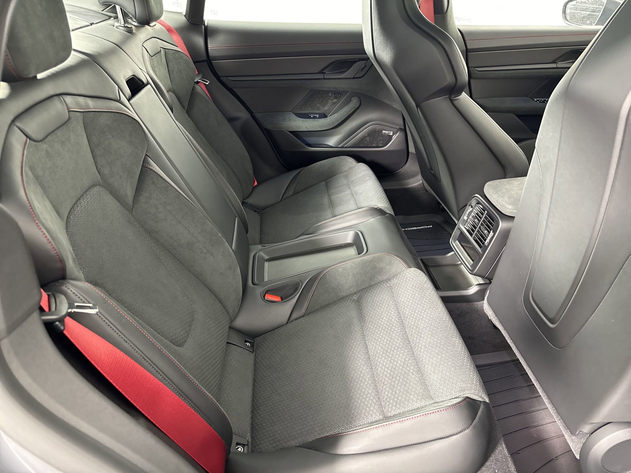 Used 2025 Porsche Taycan GTS image 29