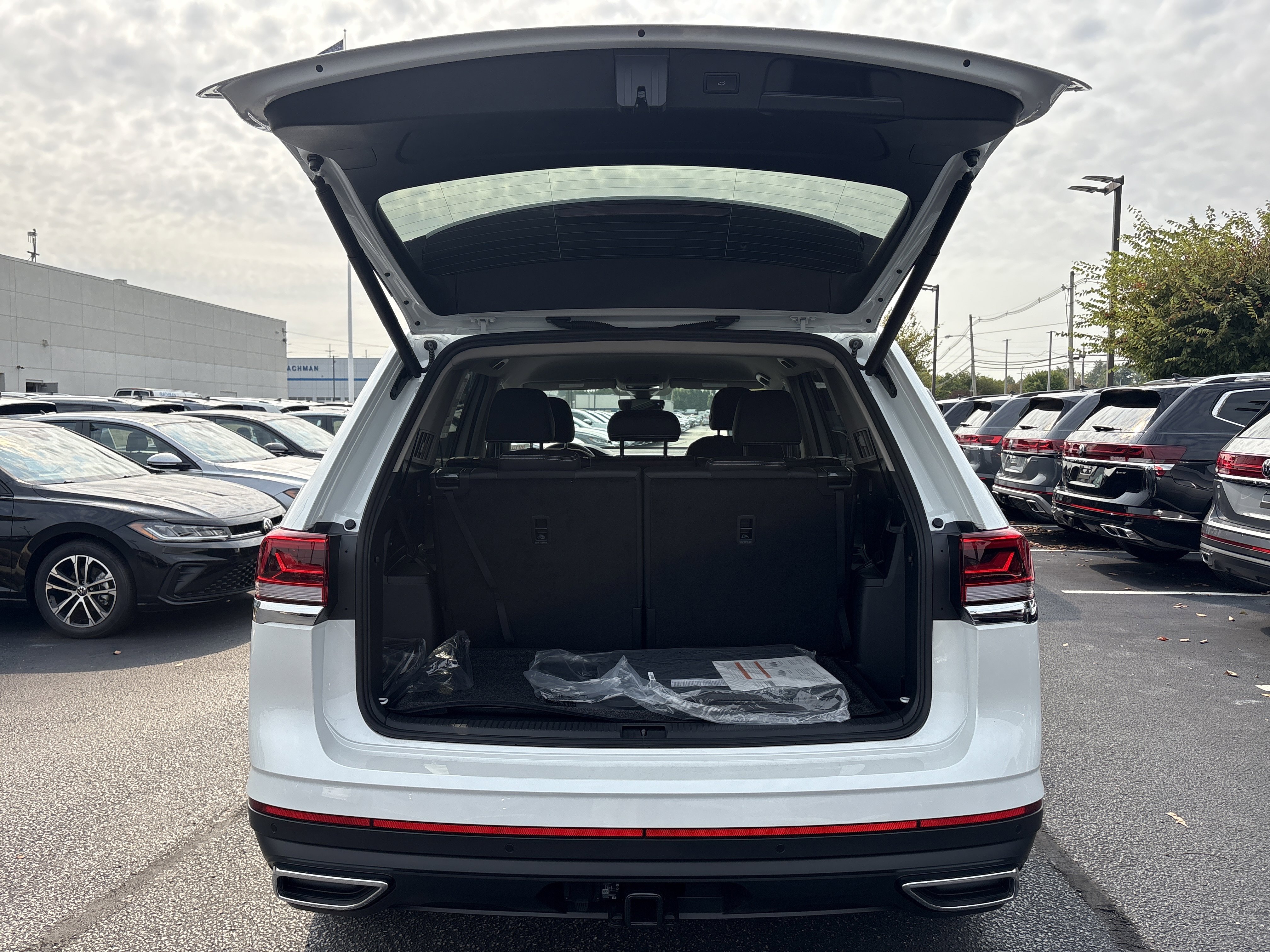 New 2026 Volkswagen Atlas SE image 29