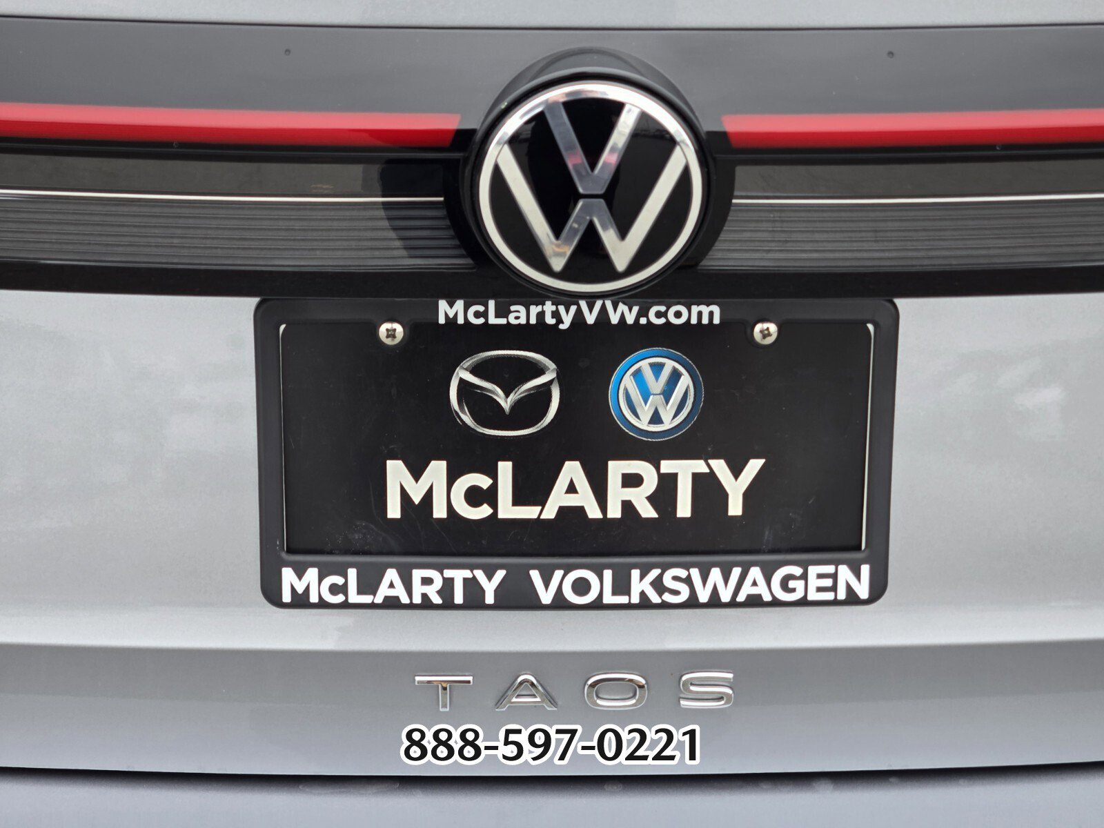 Certified 2025 Volkswagen Taos SE image 14