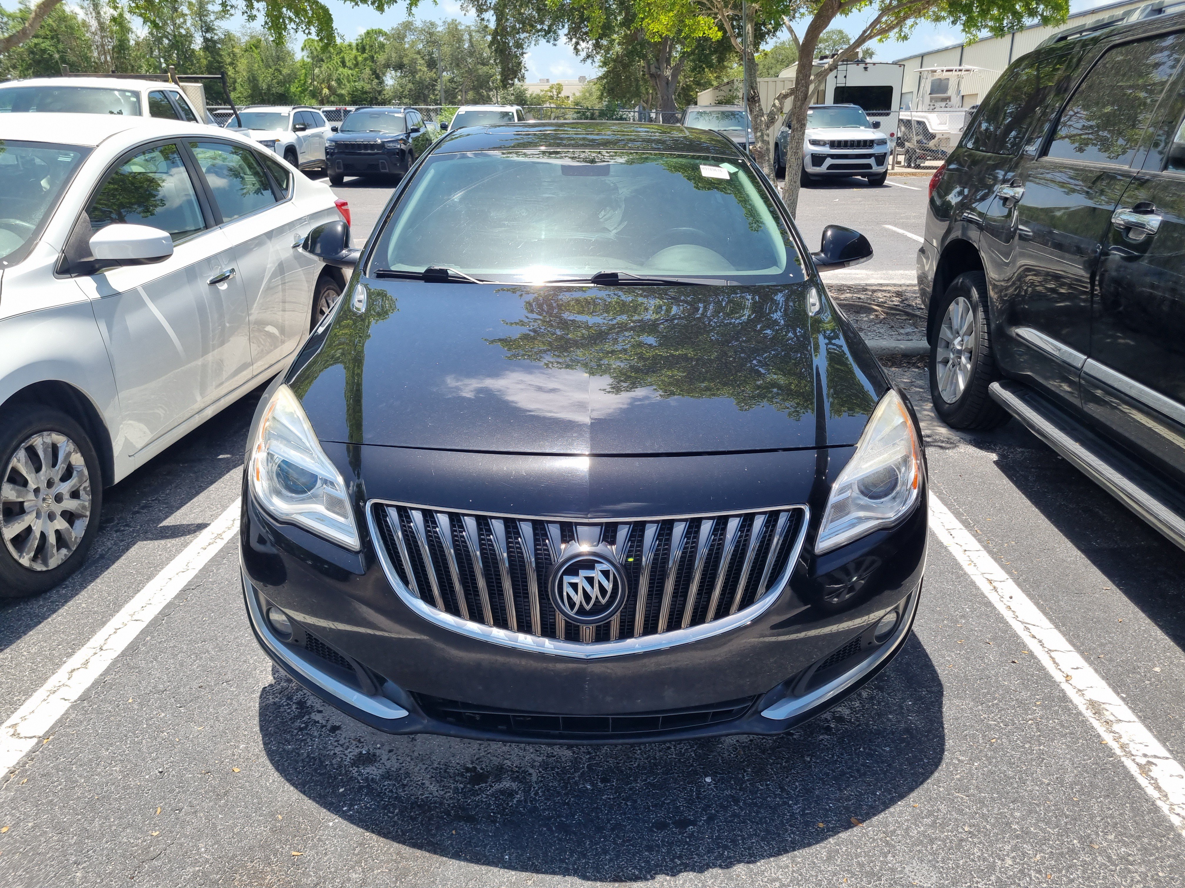 Used 2017 Buick Regal Sport Touring FWD image 2