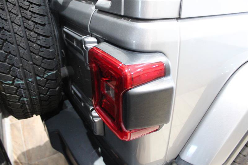 Used 2019 Jeep Wrangler Unlimited Sahara AWD/4WD image 12