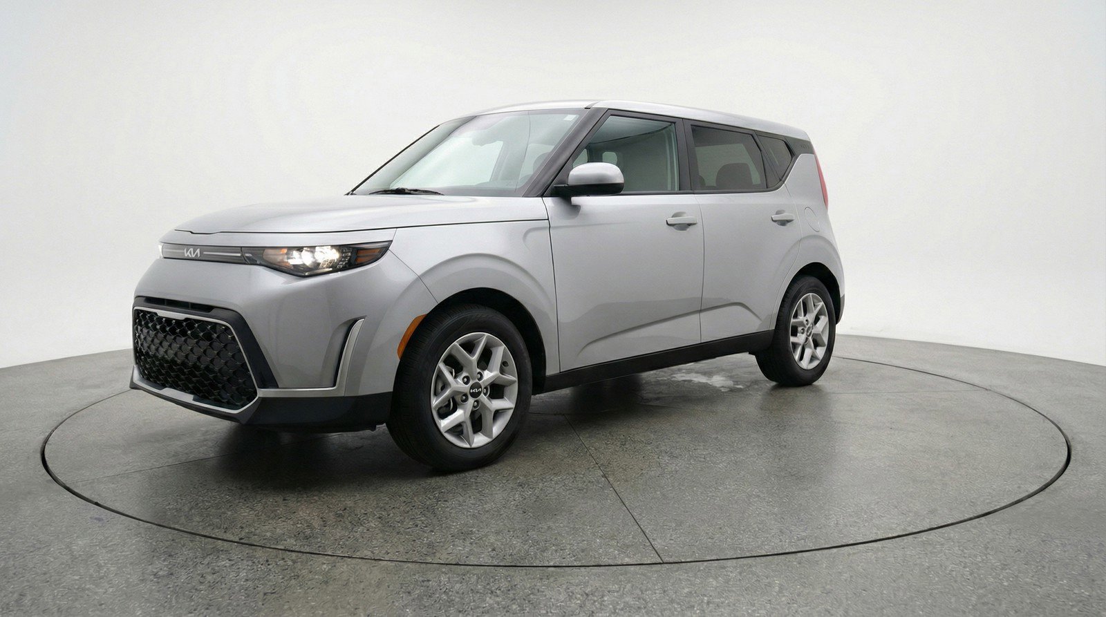 Used 2025 Kia Soul LX w/ LX Technology Package image 3