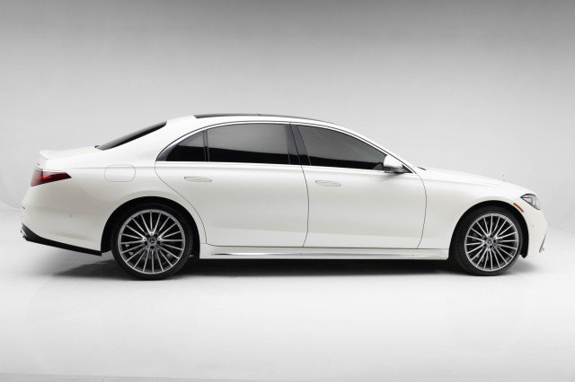 Used 2022 Mercedes-Benz S 500 4MATIC w/ AMG Line Package image 15
