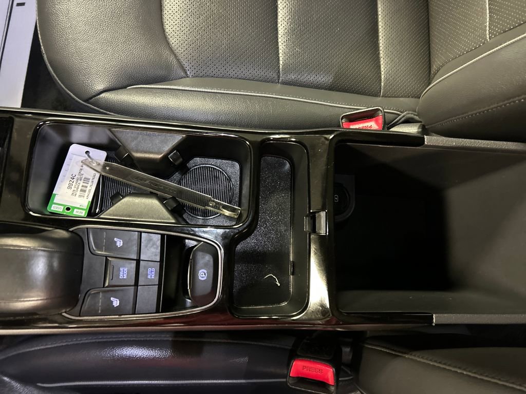 Used 2020 Hyundai Ioniq Limited image 19